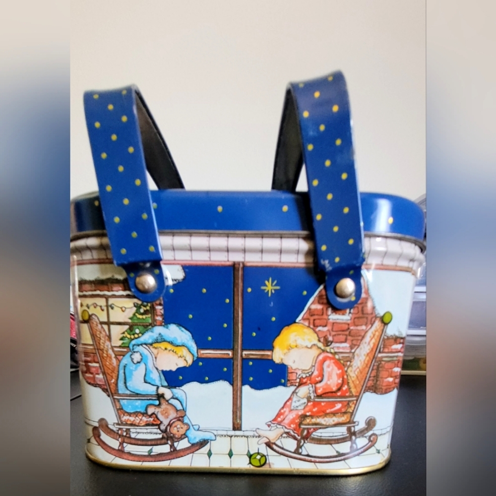 Vtg The Tin Box Co.Christmas Storage Tin With Handles